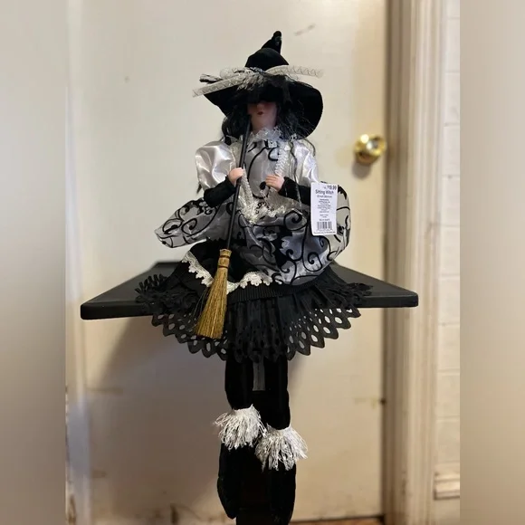 Sitting Witch - Picture 1 of 10